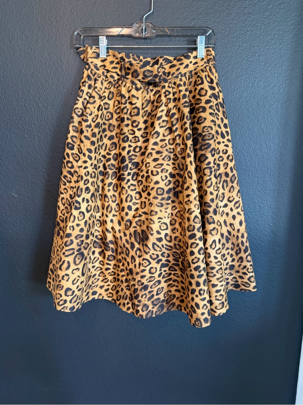 Jones New York Leopard Print Circle Skirt in Tan and Black w/ gold square buckle